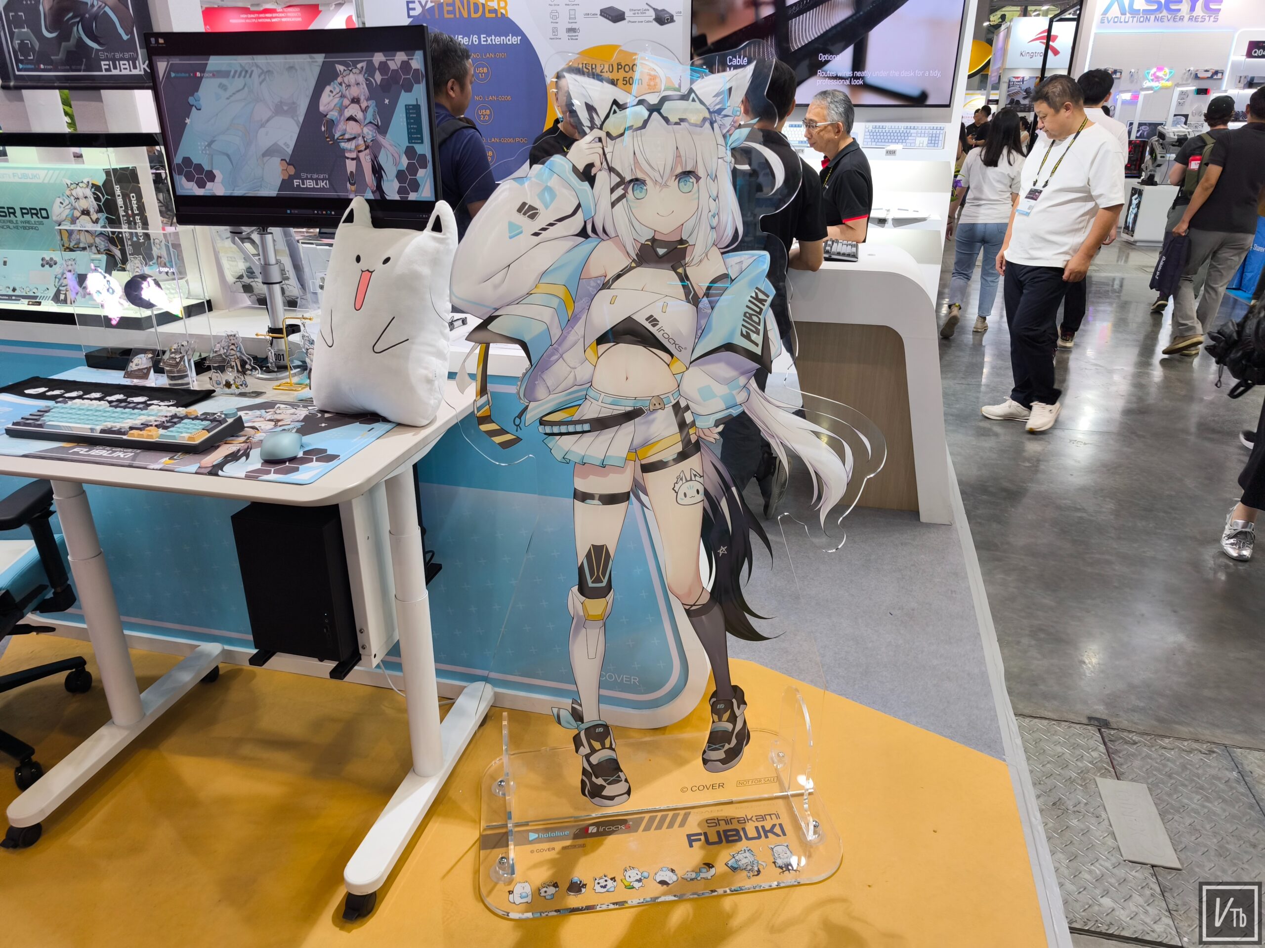 白上吹雪聯名商品降臨Computex，iRocks鍵盤與工學椅現場實拍 圖 1