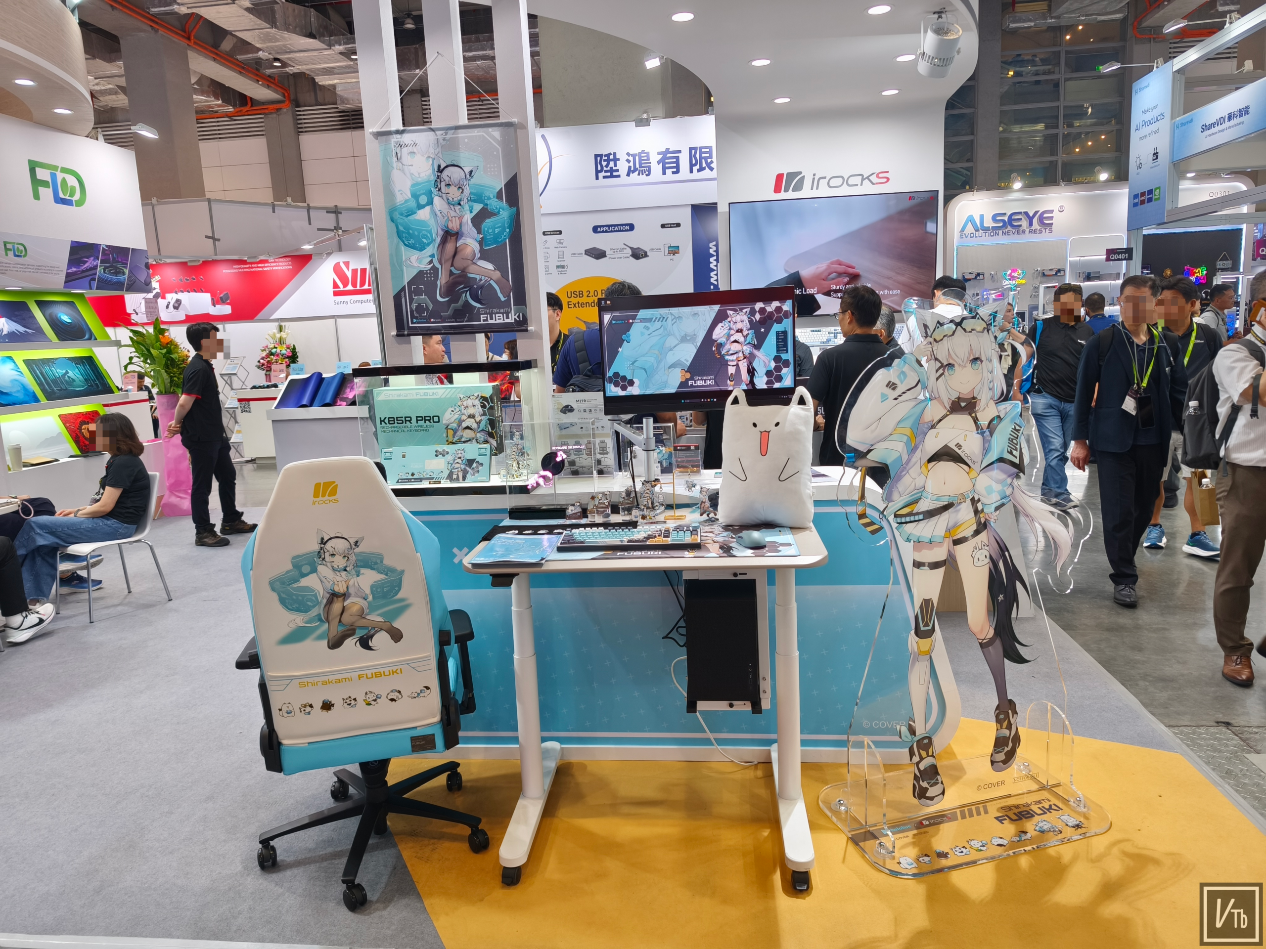 白上吹雪聯名商品降臨Computex，iRocks鍵盤與工學椅現場實拍