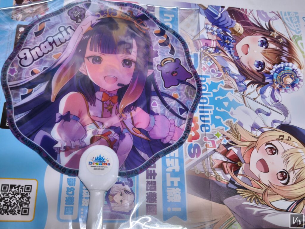 WirForce 2026 hololive Meet 戰利品holo dreams Ina扇子。現場拍攝。