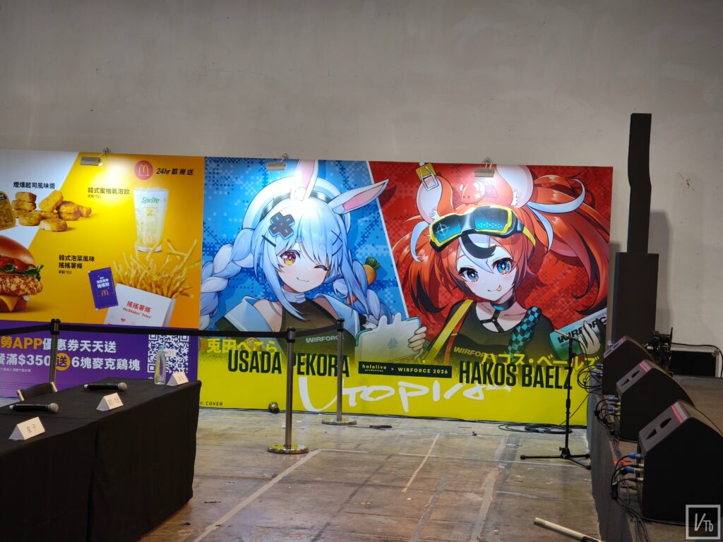 WirForce 2026 hololive 聯名 牆壁正比。現場拍攝。