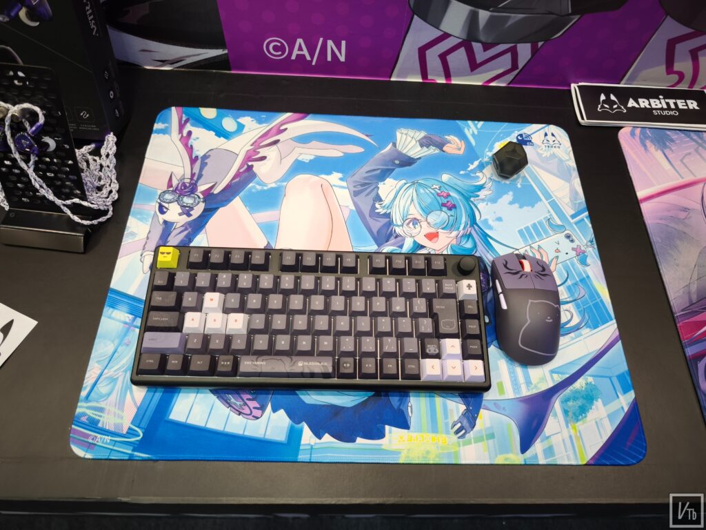 Arbiter Studio × NIJISANJI EN Elira Pendora 小滑鼠墊
