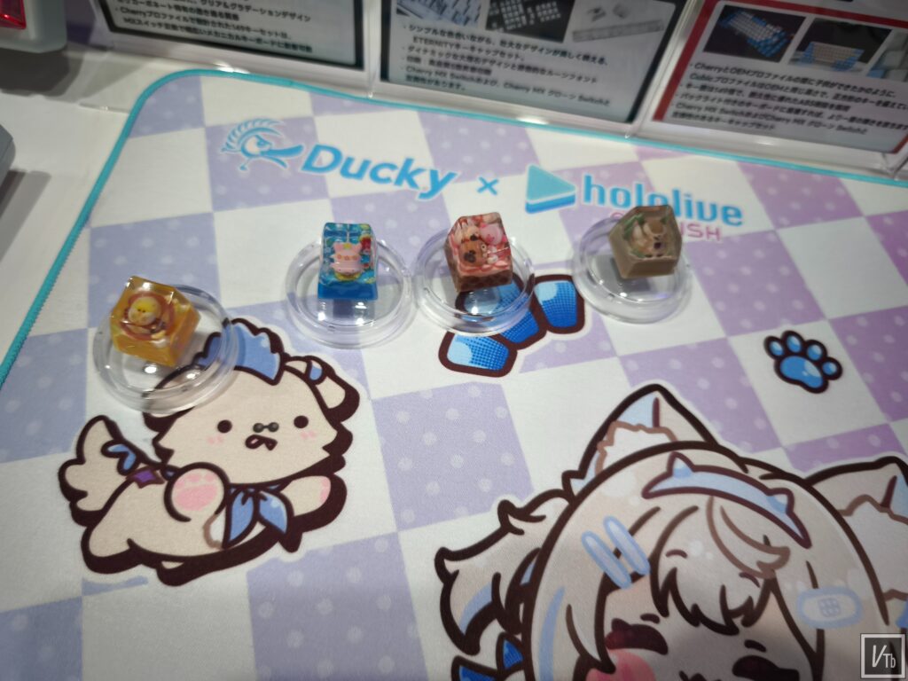 Ducky × FUWAMOCO滑鼠墊與桌面配備展示