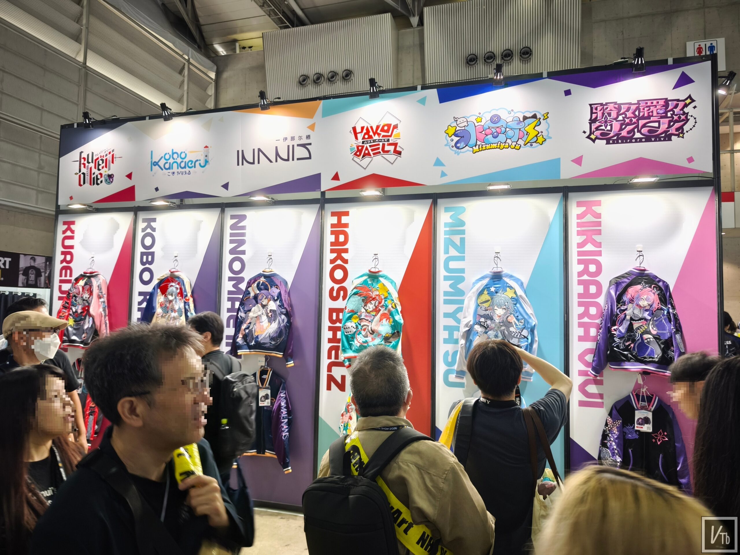 BLACK BALLOON MARKET hololive聯名刺繡橫須賀外套現場展示